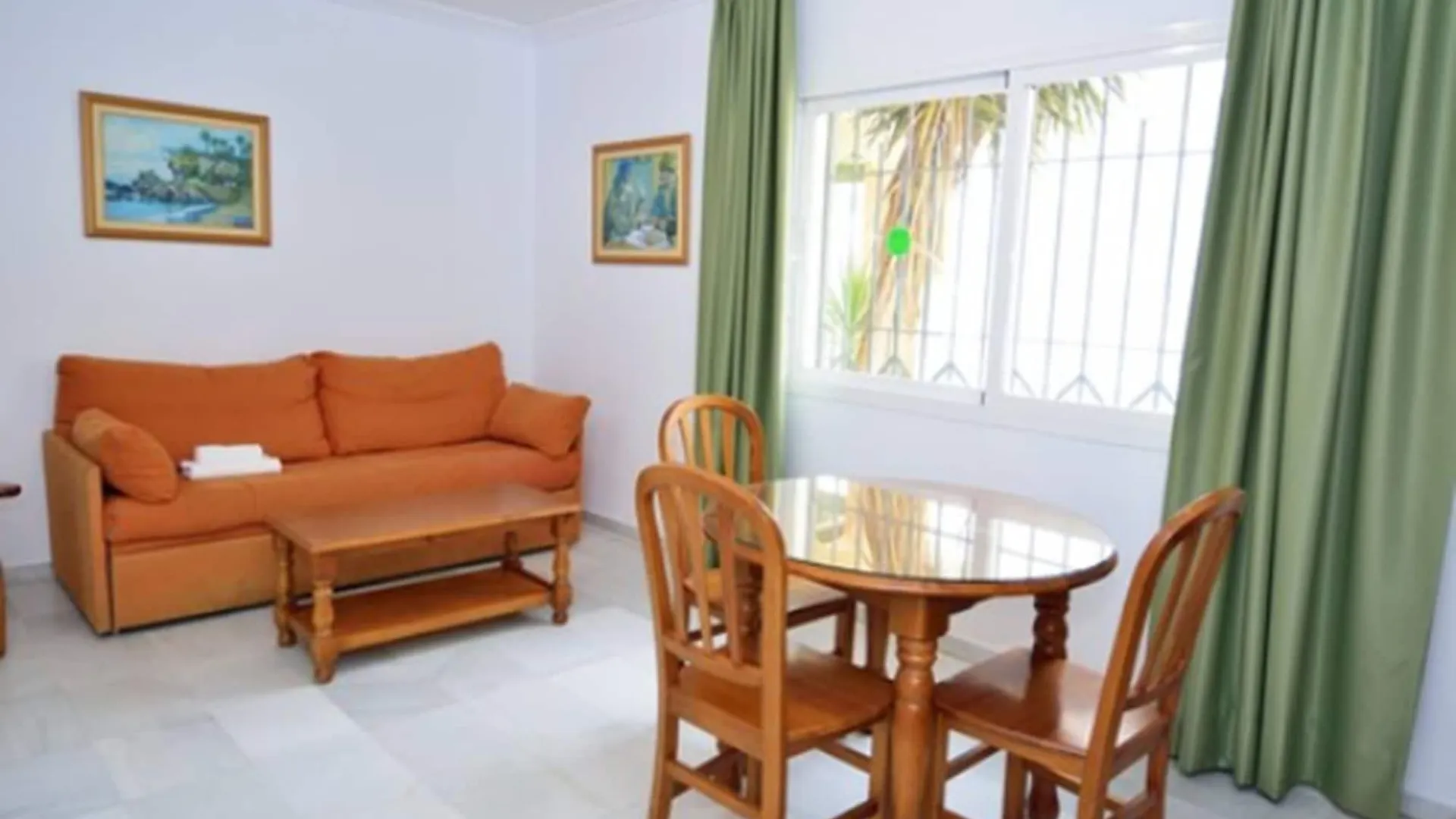 Apartamentos Hc Burriana Playa Nerja