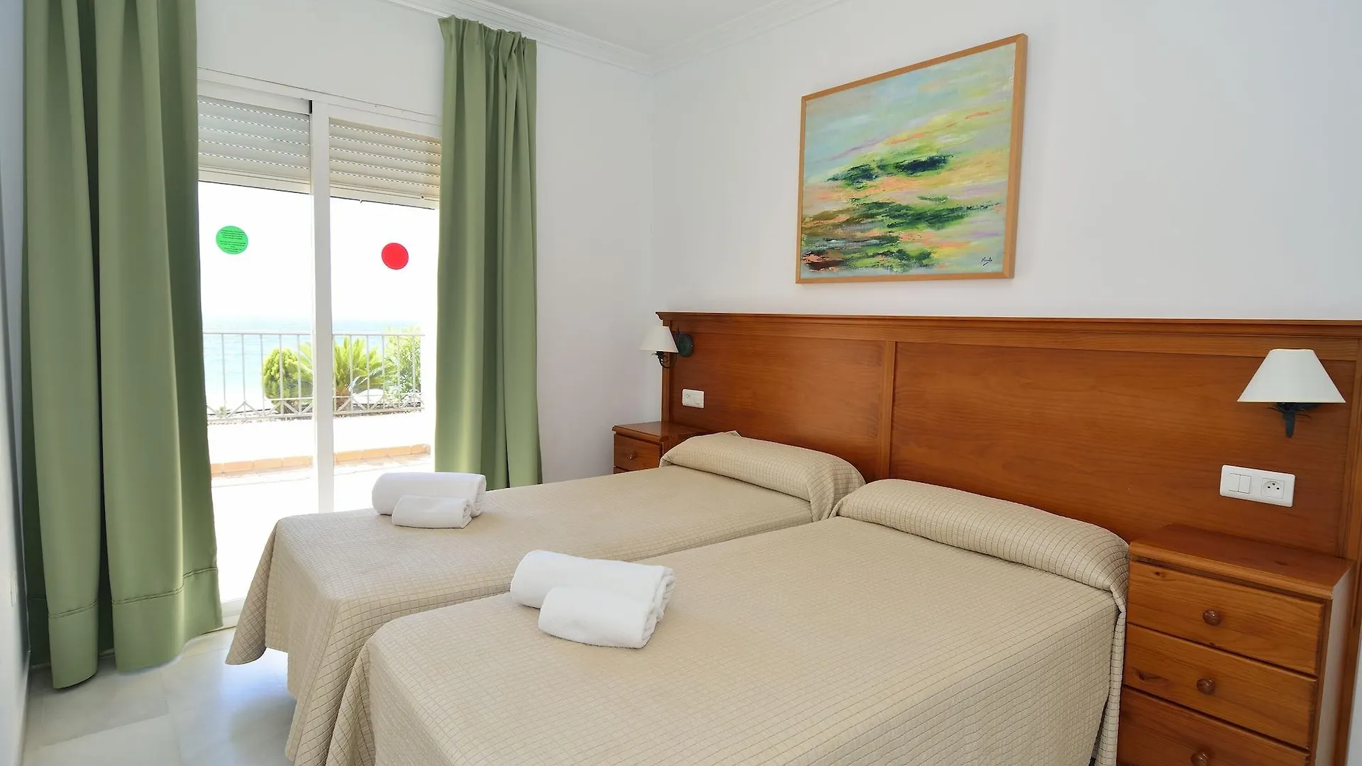 Apartamentos Hc Burriana Playa Nerja