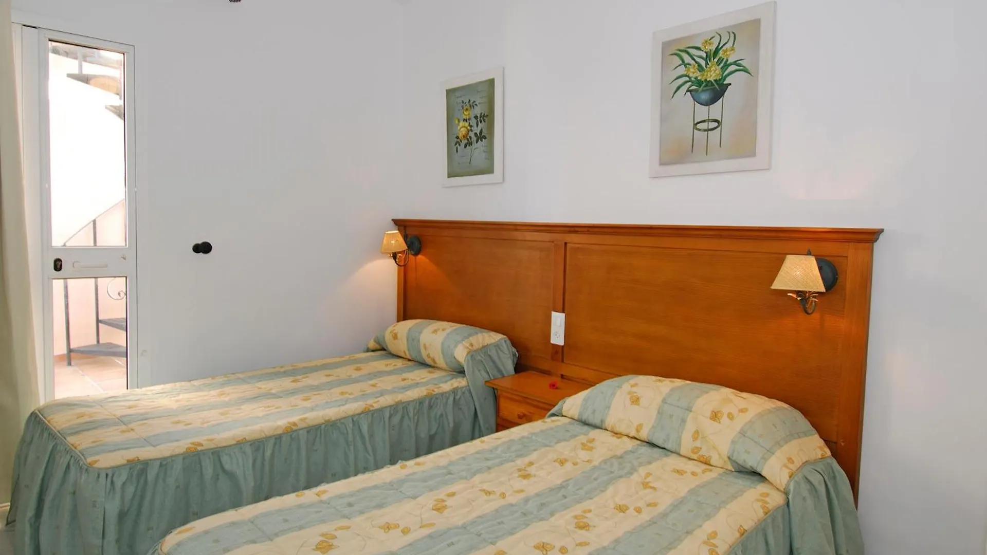 Apartamentos Hc Burriana Playa Nerja Hiszpania